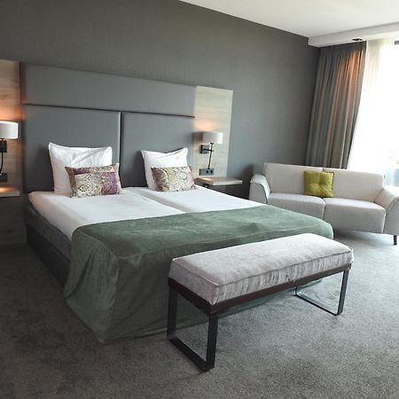 Van Der Valk Hotel لييْفاردين المظهر الخارجي الصورة