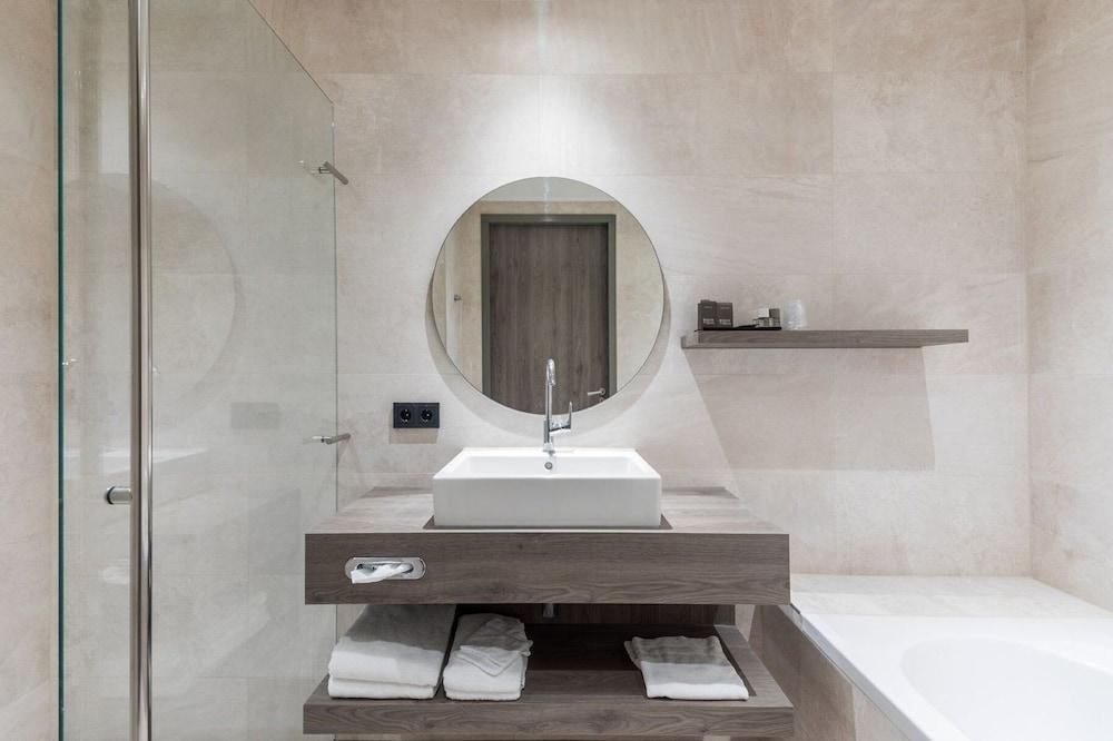 Van Der Valk Hotel لييْفاردين المظهر الخارجي الصورة