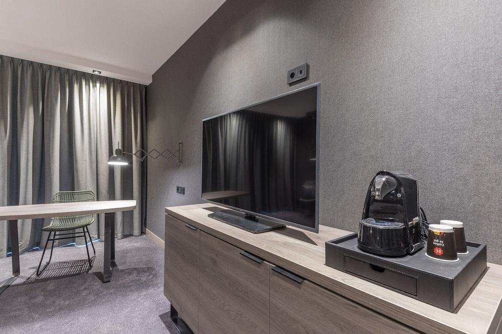 Van Der Valk Hotel لييْفاردين المظهر الخارجي الصورة